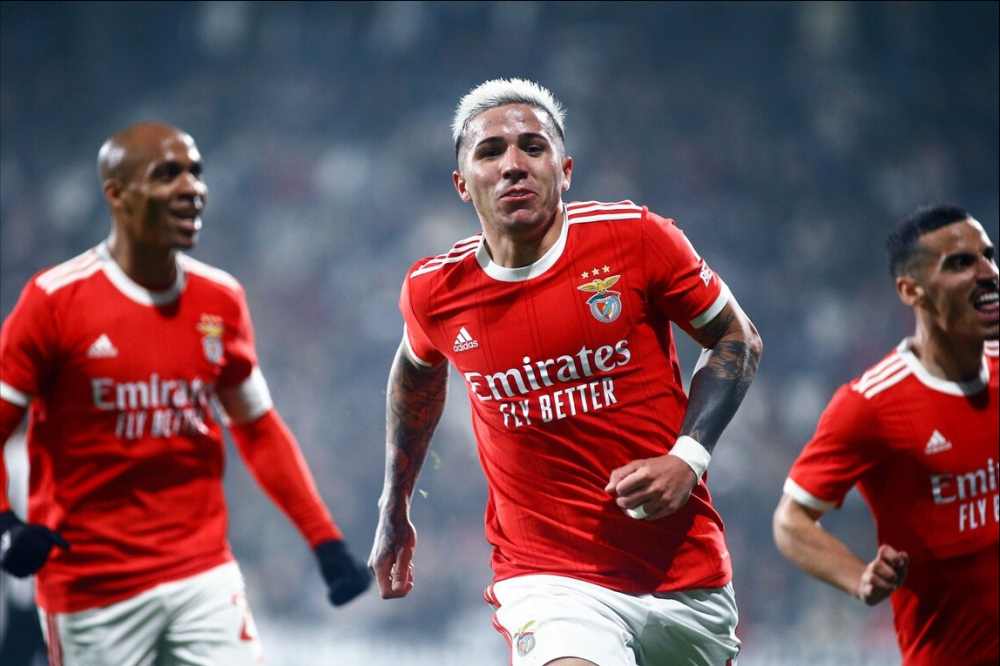 窗口期本菲卡调整名单以备欧联；队长鼓劲环节打磨；压力陡增；更衣室氛围转暖